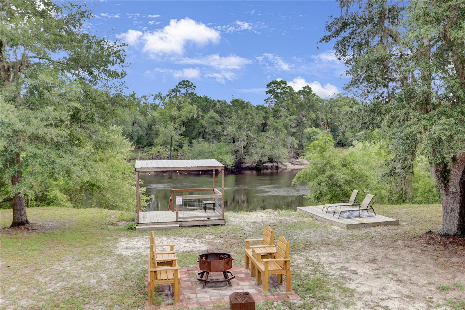 190 SE RIVERSIDE WEST DR, BRANFORD, FL, 32008