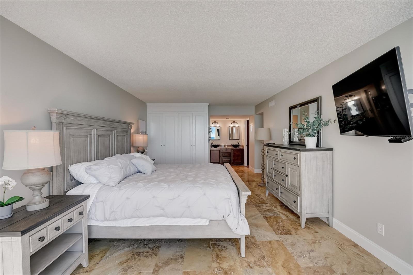 2425 GULF OF MEXICO DR #14B, LONGBOAT KEY, FL, 34228