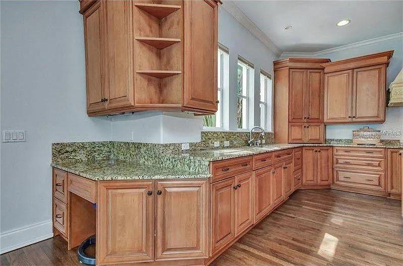 2712 W LEILA AVE, TAMPA, FL, 33611