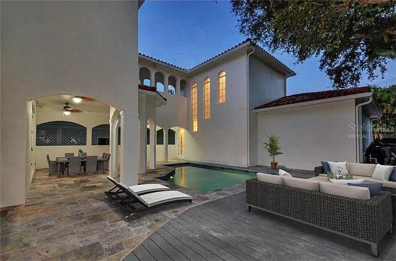 2712 W LEILA AVE, TAMPA, FL, 33611