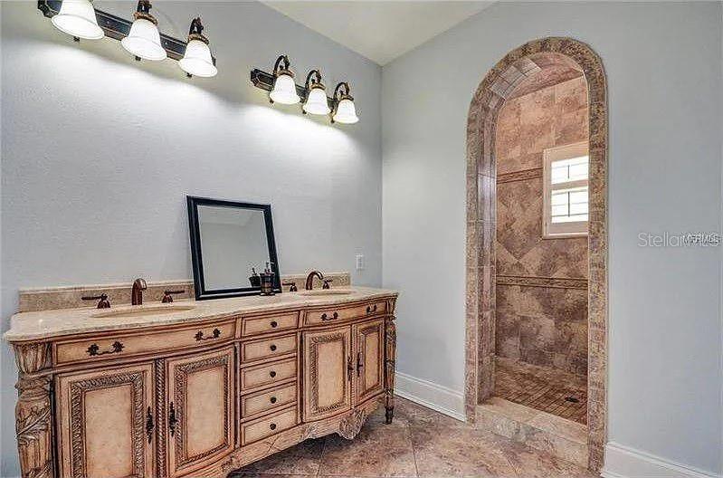 2712 W LEILA AVE, TAMPA, FL, 33611