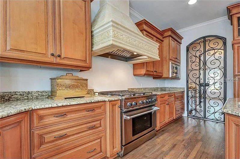 2712 W LEILA AVE, TAMPA, FL, 33611