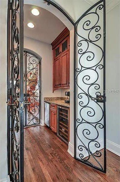 2712 W LEILA AVE, TAMPA, FL, 33611