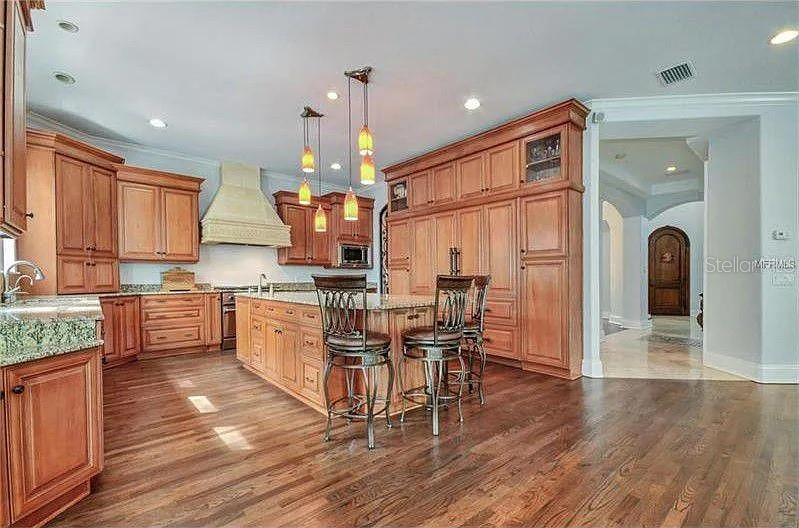 2712 W LEILA AVE, TAMPA, FL, 33611