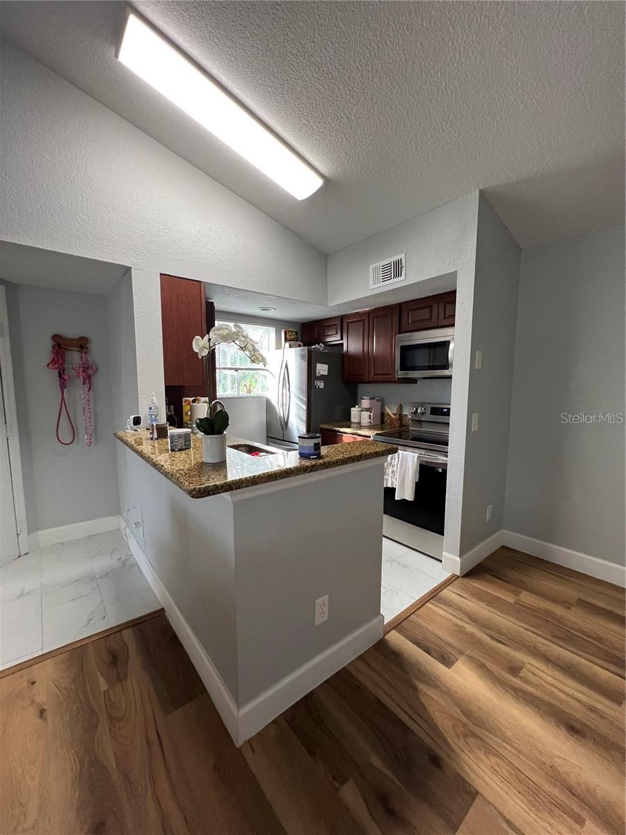 5168 CONROY RD #28, ORLANDO, FL, 32811