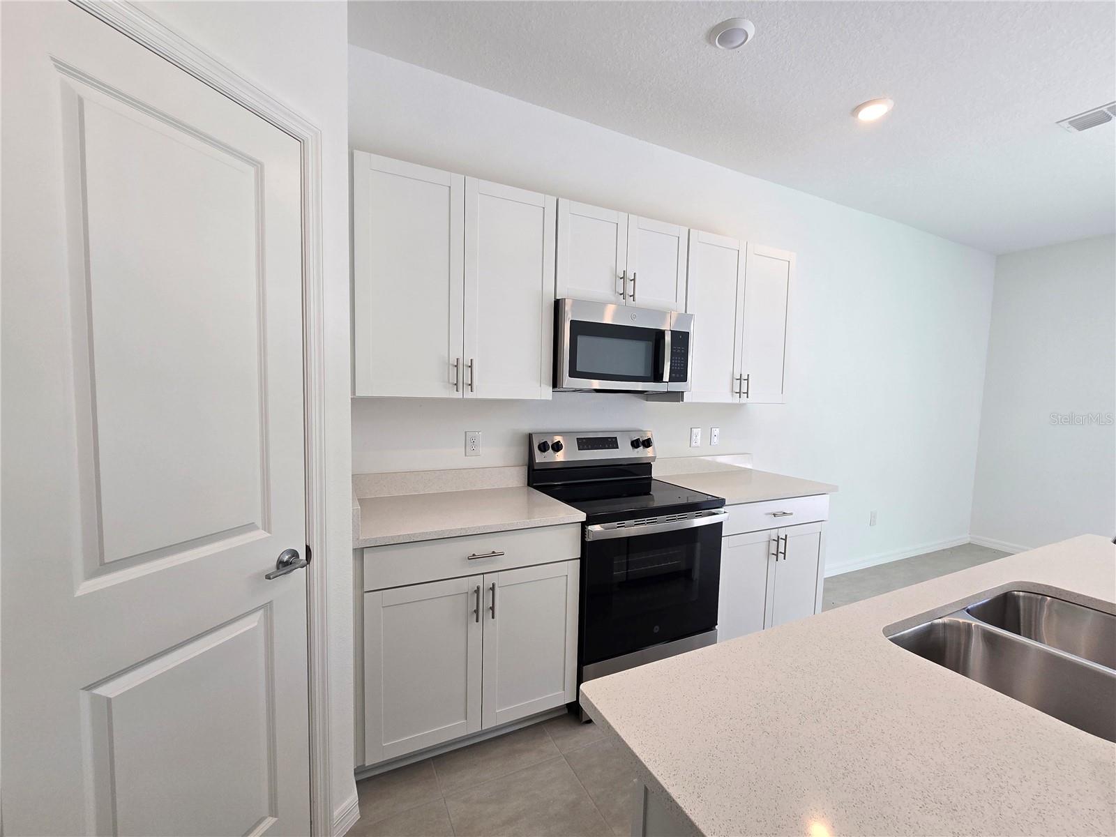 2073 HALLIER CV, WESLEY CHAPEL, FL, 33543