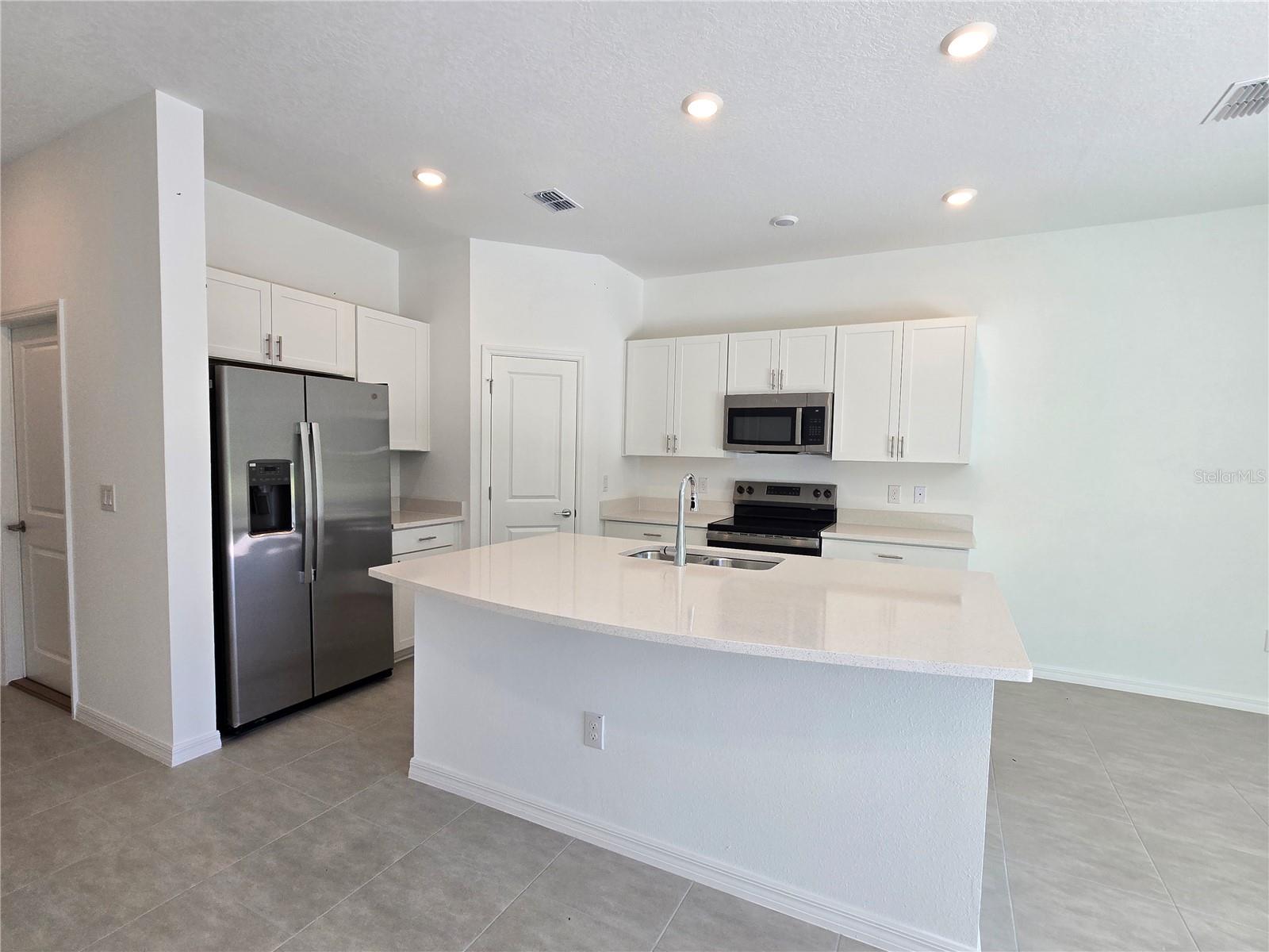 2073 HALLIER CV, WESLEY CHAPEL, FL, 33543