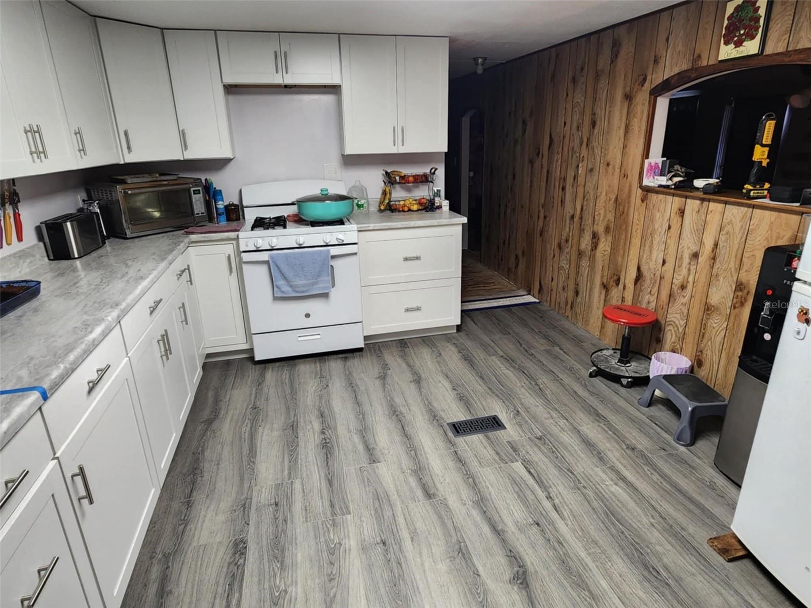 160 CENTER ST, OAK HILL, FL, 32759