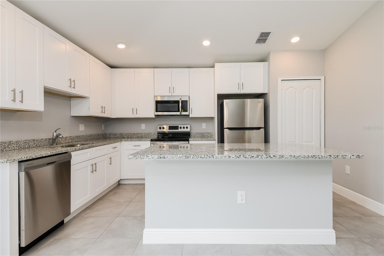 522 BRISTOL CIR, KISSIMMEE, FL, 34758