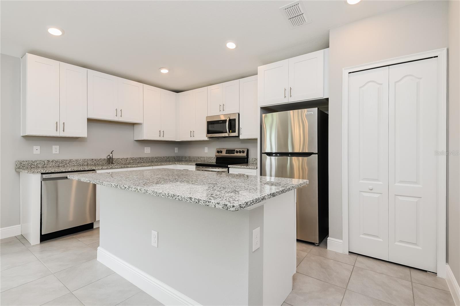 522 BRISTOL CIR, KISSIMMEE, FL, 34758