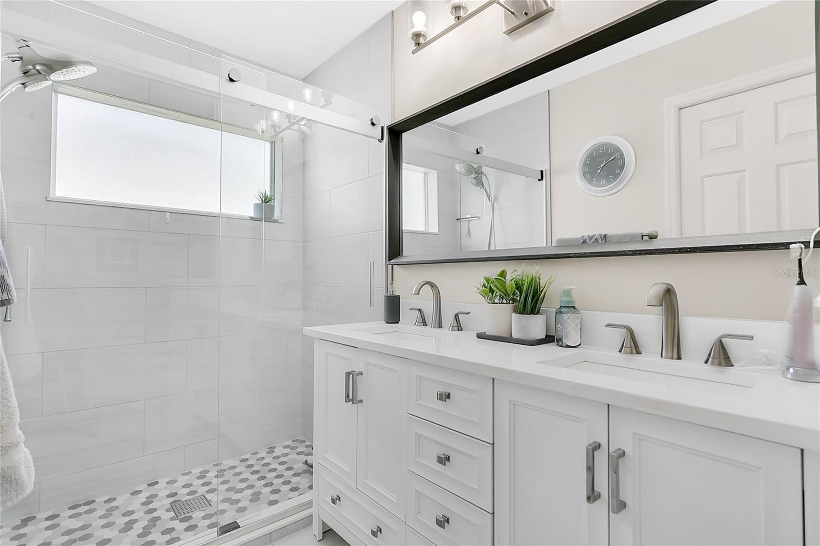 5562 CHARLESTON AVENUE, TAVARES, FL, 32778