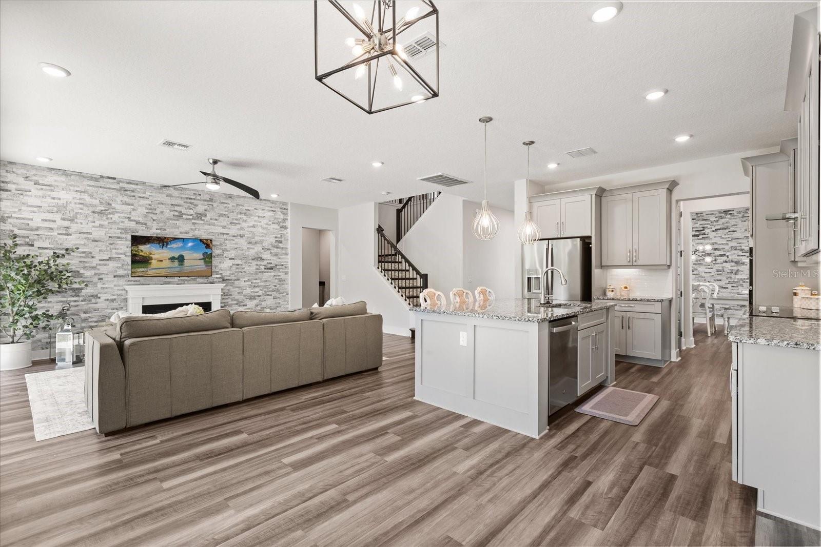 2340 STANDING ROCK CIR, OAKLAND, FL, 34787