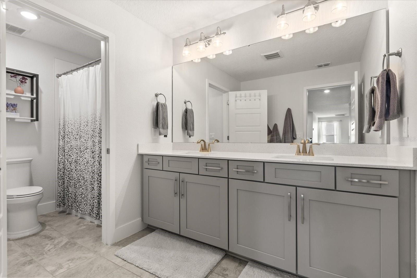 2340 STANDING ROCK CIR, OAKLAND, FL, 34787