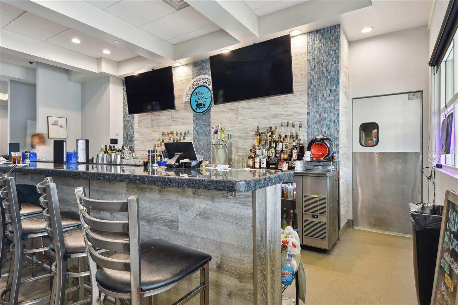 A4654724 Property Photo