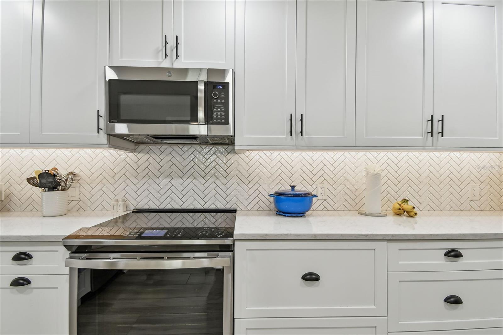 A4654724 Property Photo