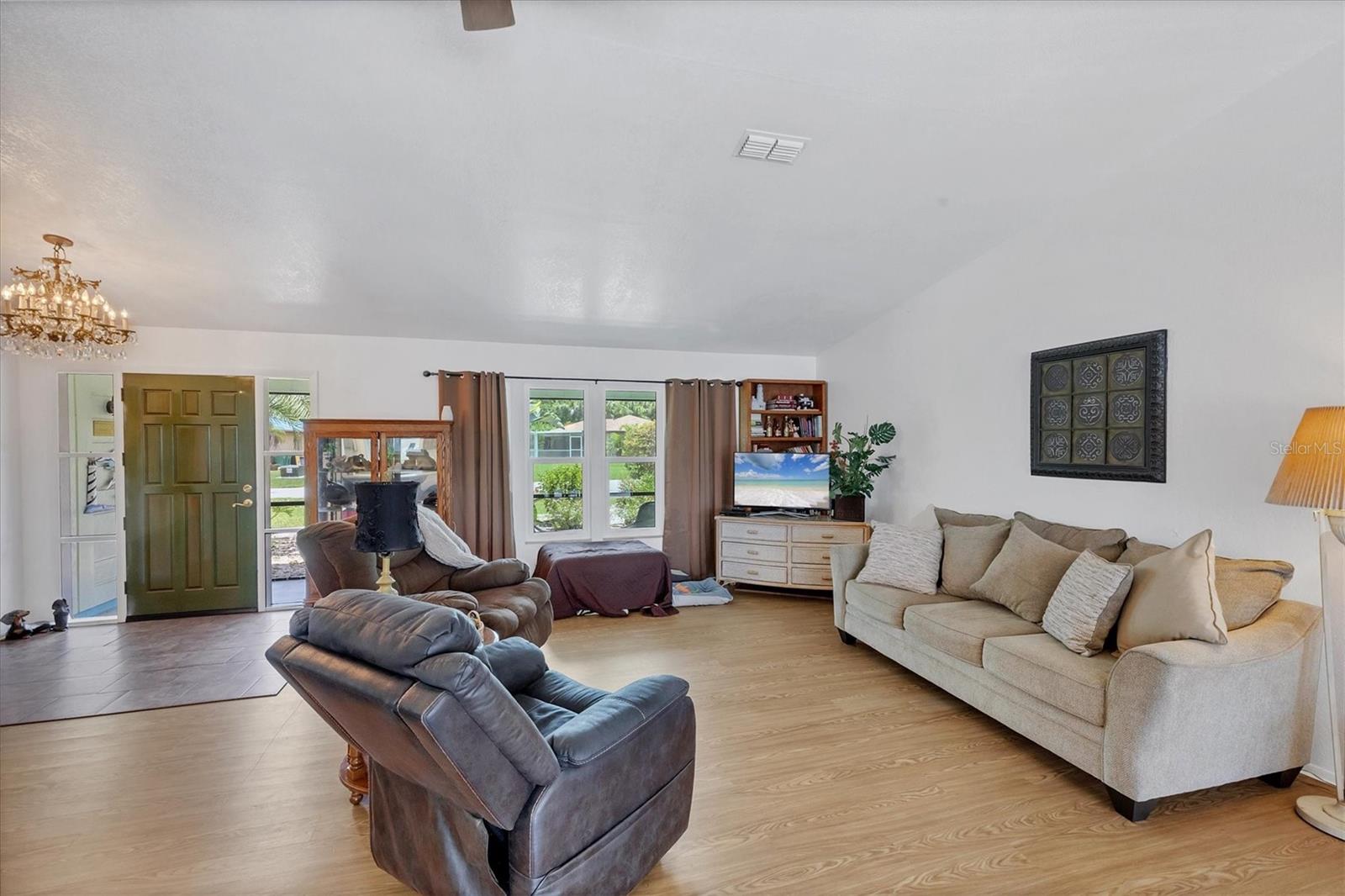 18585 KLINGLER CIR, PORT CHARLOTTE, FL, 33948