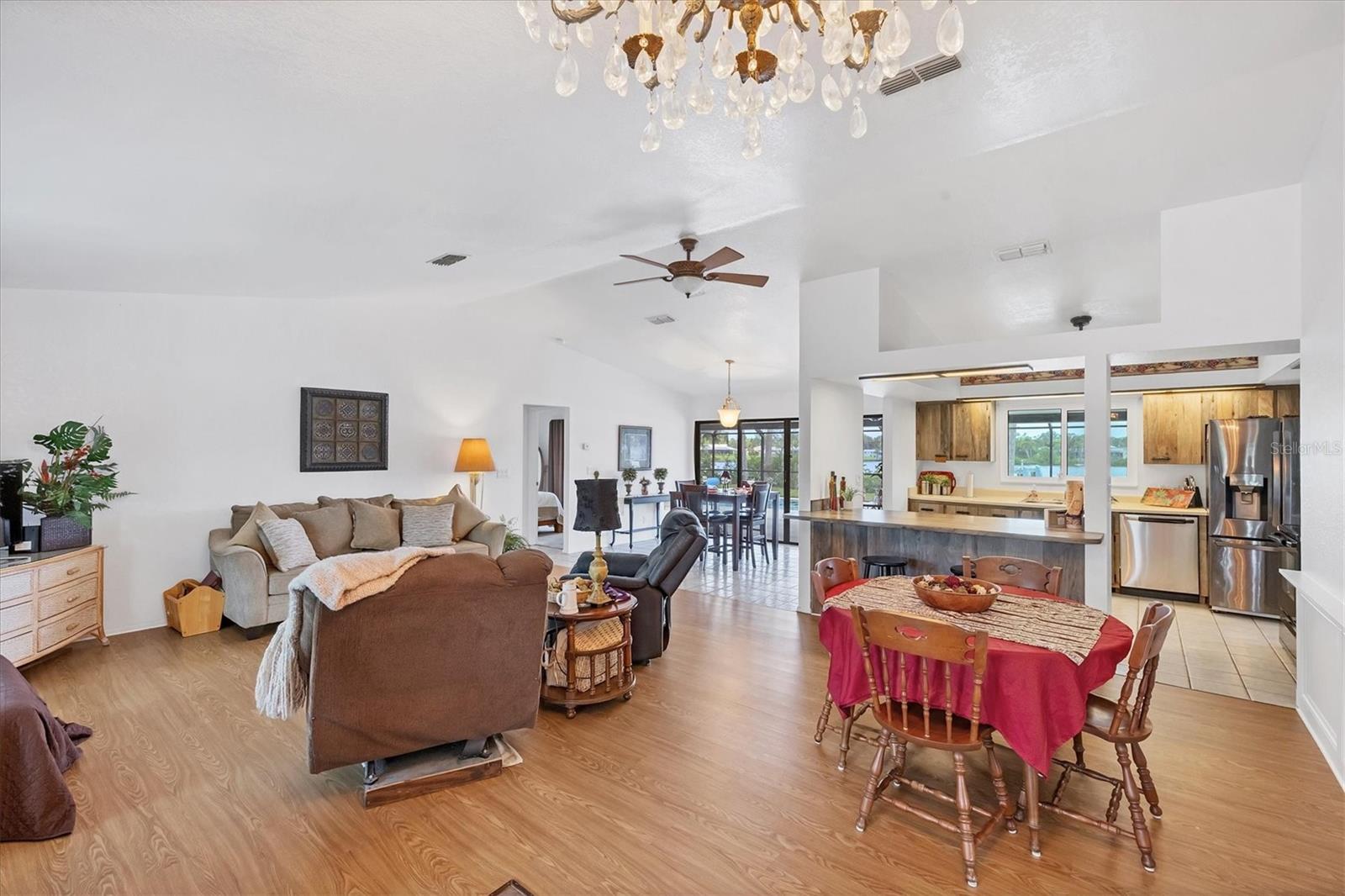 18585 KLINGLER CIR, PORT CHARLOTTE, FL, 33948