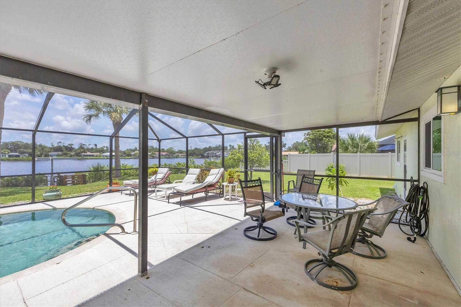 18585 KLINGLER CIR, PORT CHARLOTTE, FL, 33948