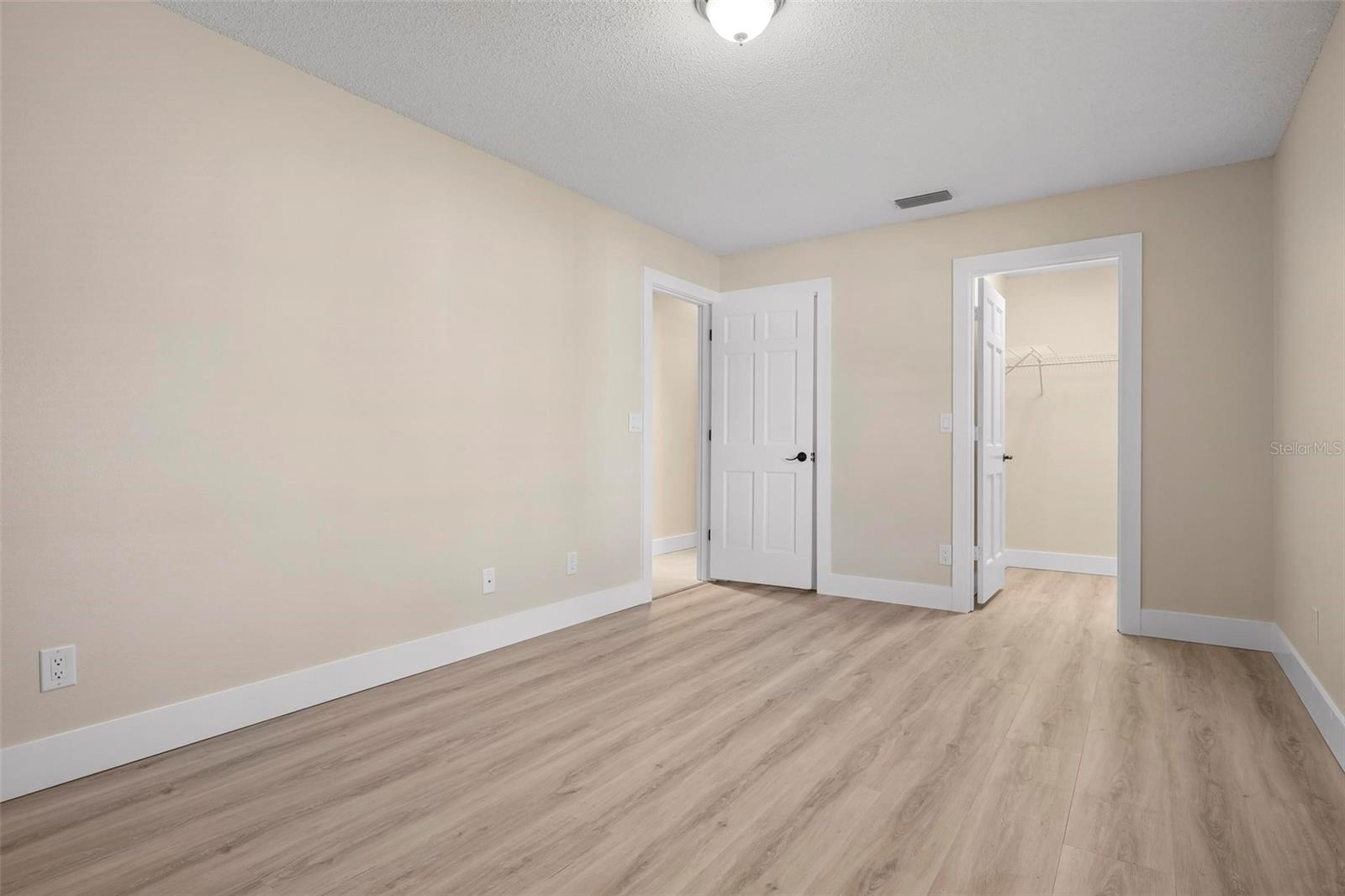 A4654768 Property Photo