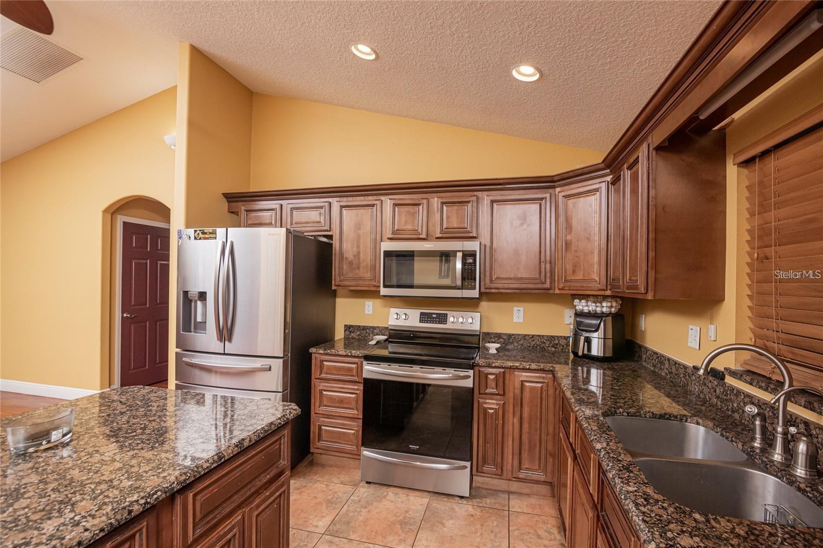 5572 MYAKKA AVE, INTERCESSION CITY, FL, 33848