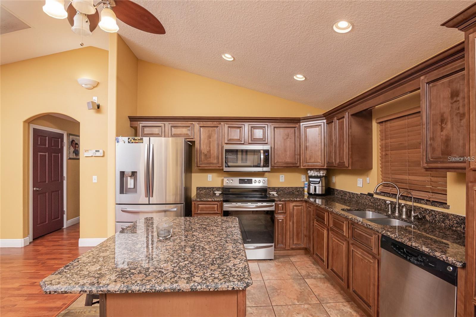 5572 MYAKKA AVE, INTERCESSION CITY, FL, 33848