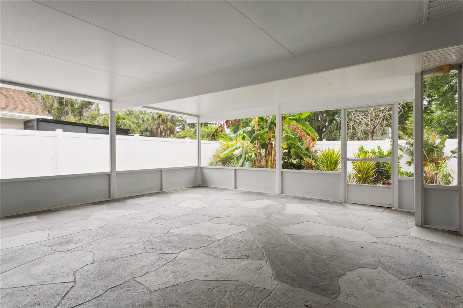 7503 WINCHESTER DR, TAMPA, FL, 33615