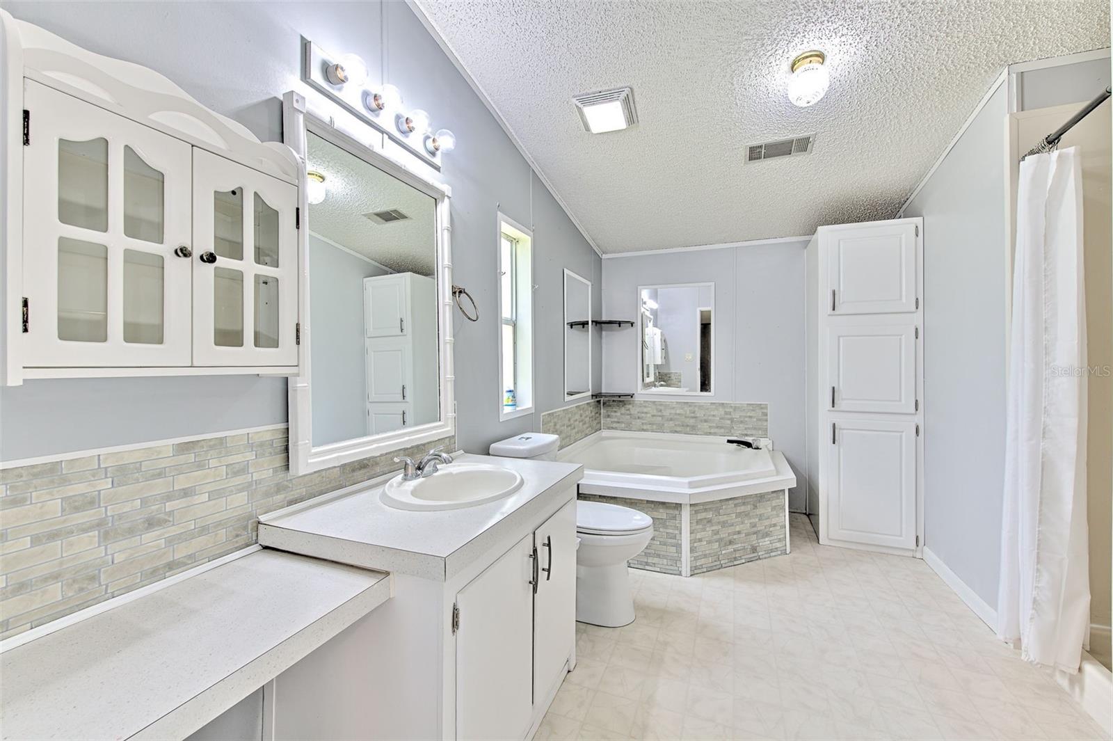 3203 21ST AVE SE, RUSKIN, FL, 33570