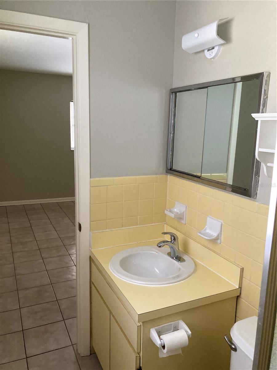 6009 AMBASSADOR DR, TAMPA, FL, 33615