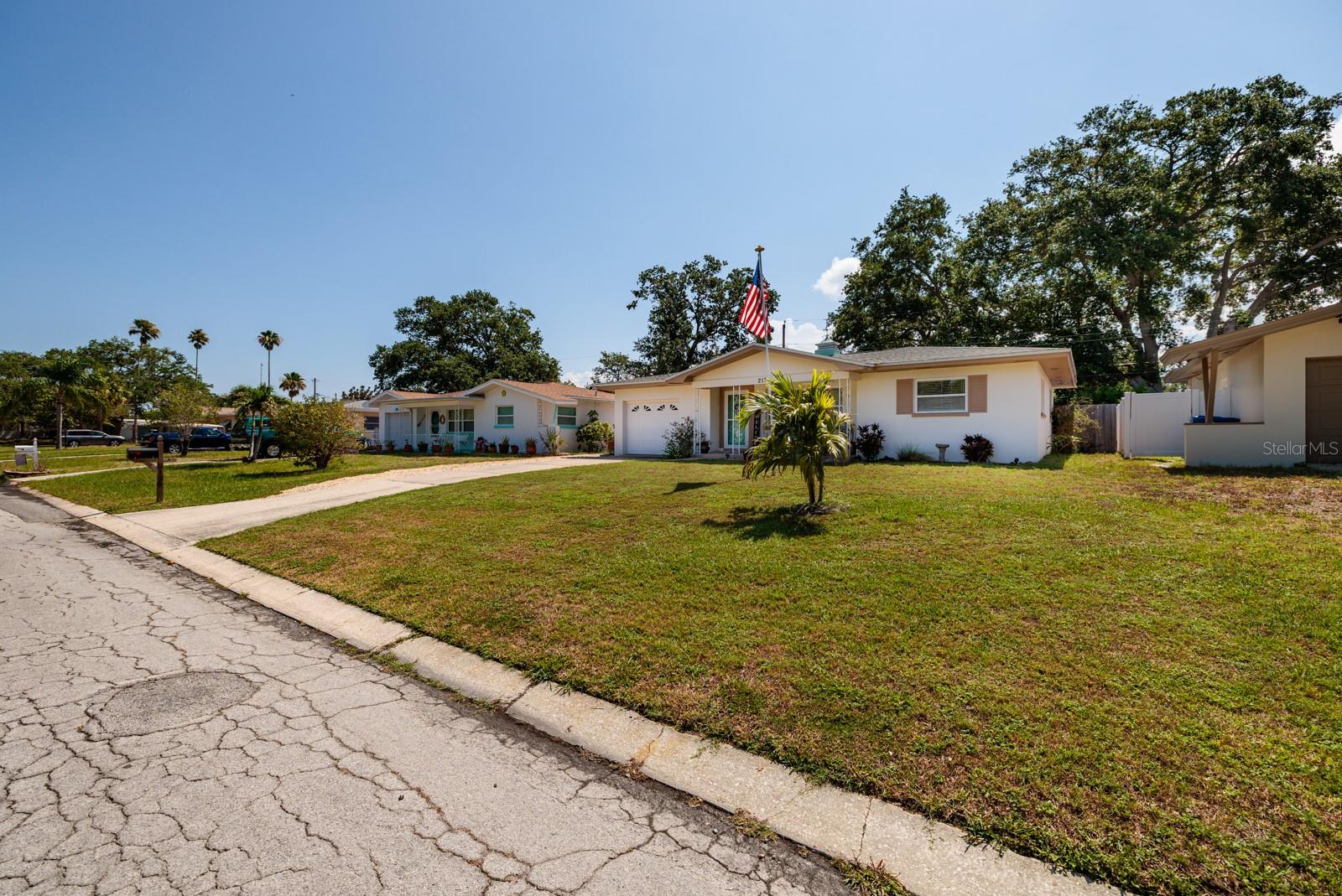 2135 POCAHONTAS DR, LARGO, FL, 33774