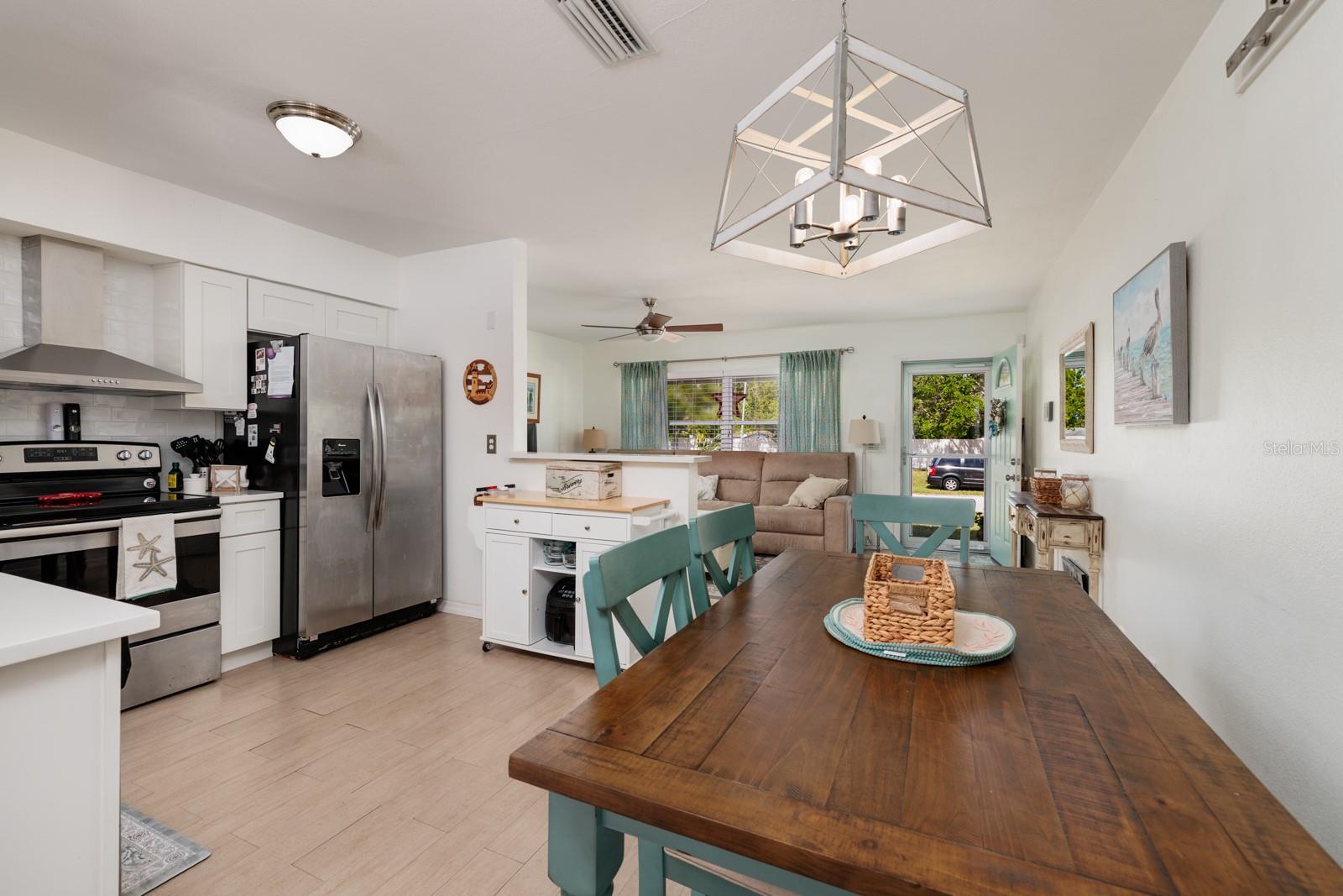 2135 POCAHONTAS DR, LARGO, FL, 33774