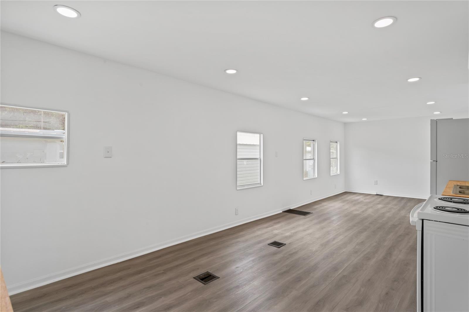 TB8393256 Property Photo