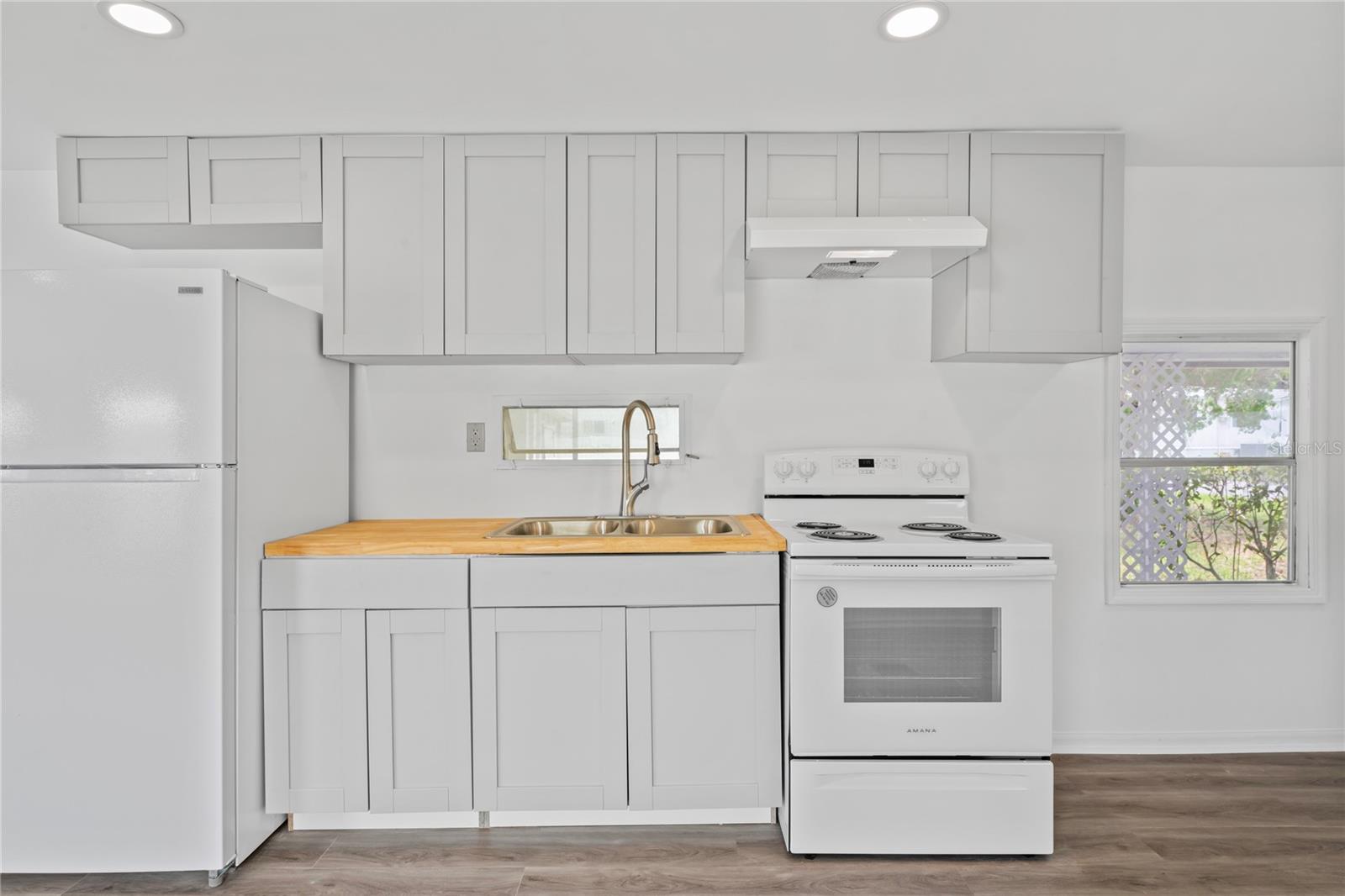 TB8393256 Property Photo