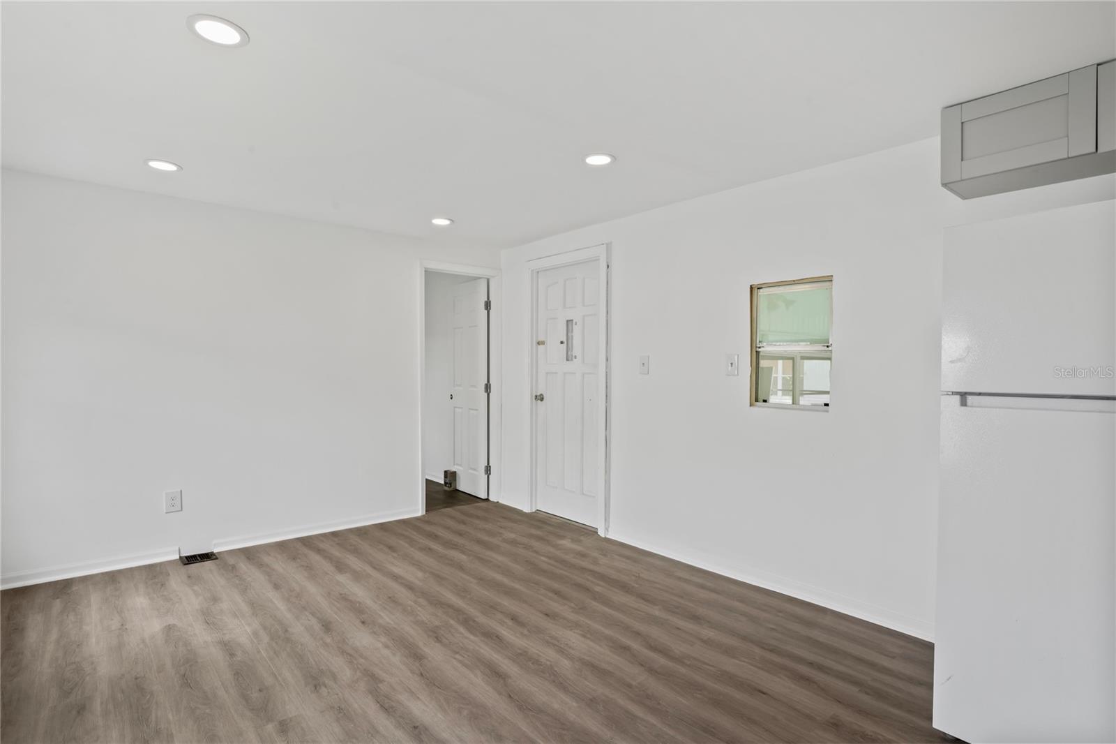 TB8393256 Property Photo