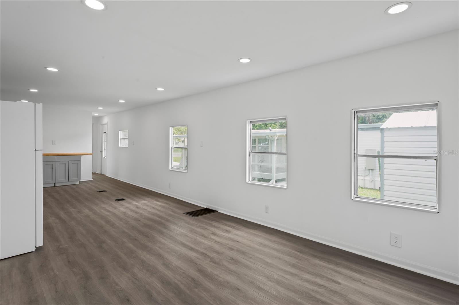 TB8393256 Property Photo