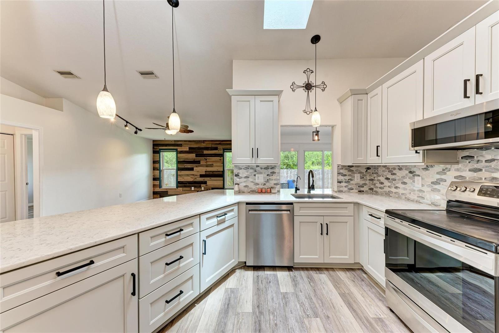 8012 56TH CT E, PALMETTO, FL, 34221