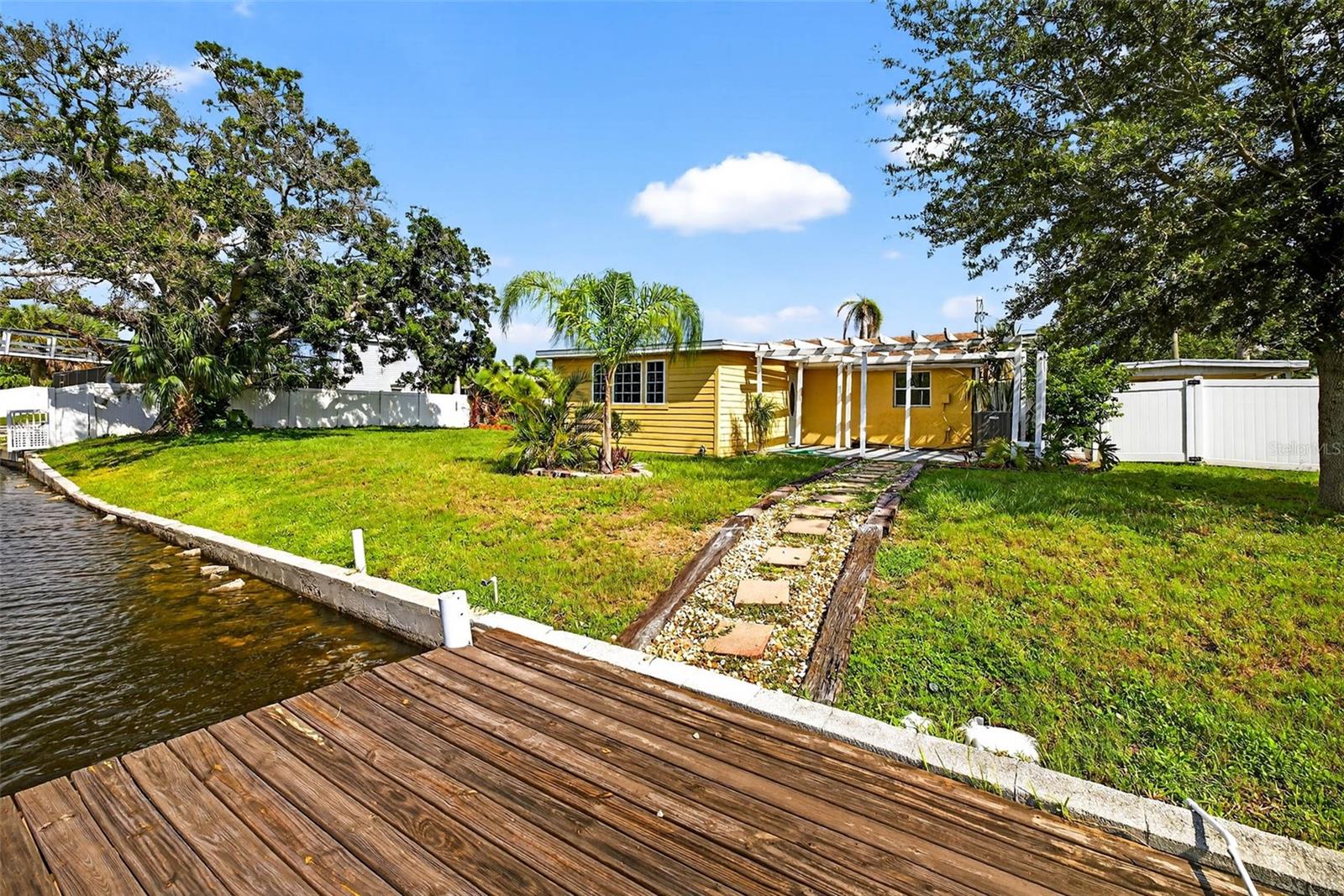 3225 W SHELL POINT RD, RUSKIN, FL, 33570