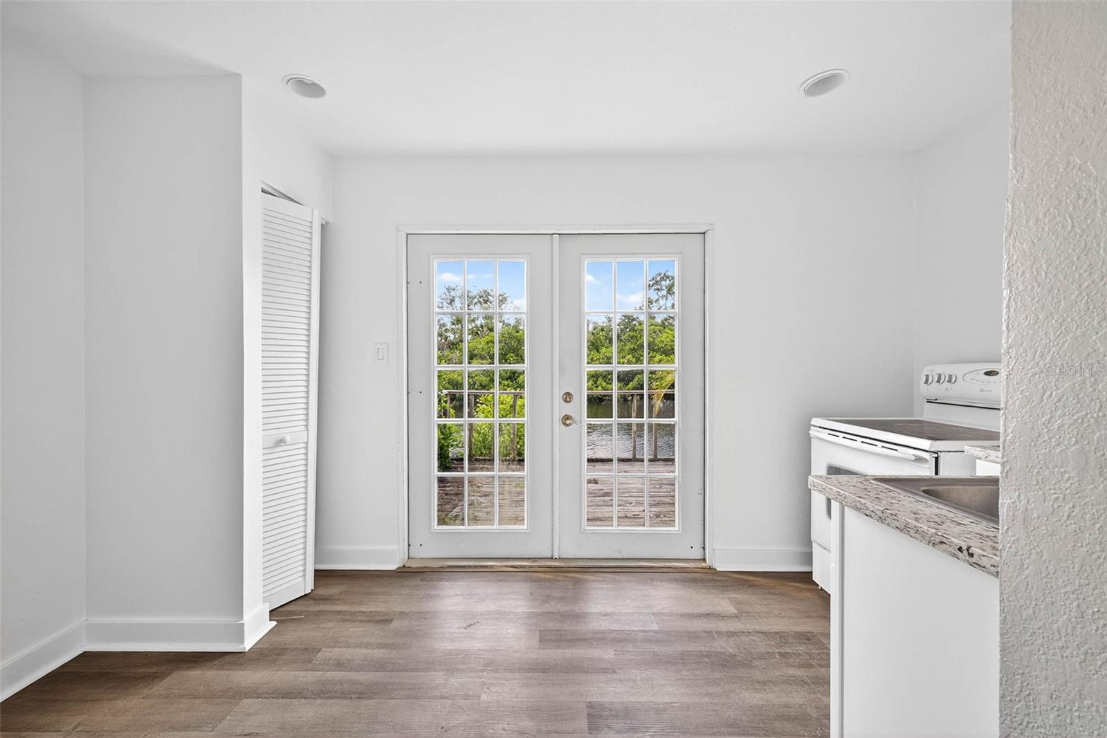 3225 W SHELL POINT RD, RUSKIN, FL, 33570