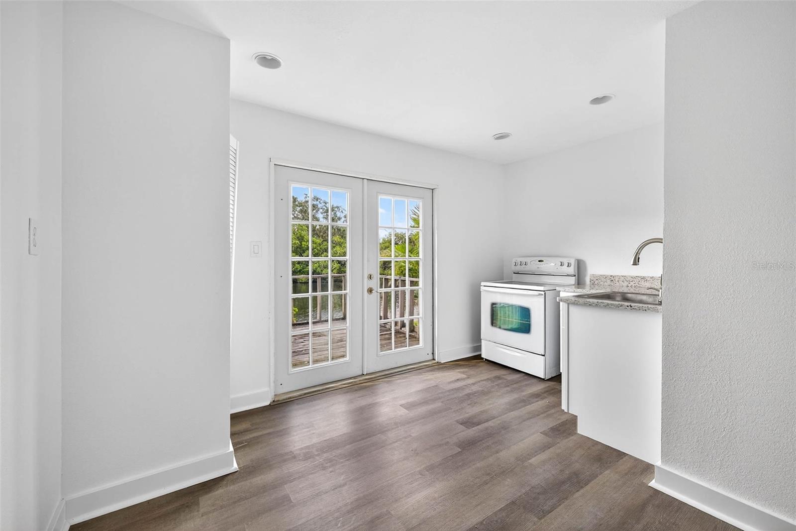 3225 W SHELL POINT RD, RUSKIN, FL, 33570