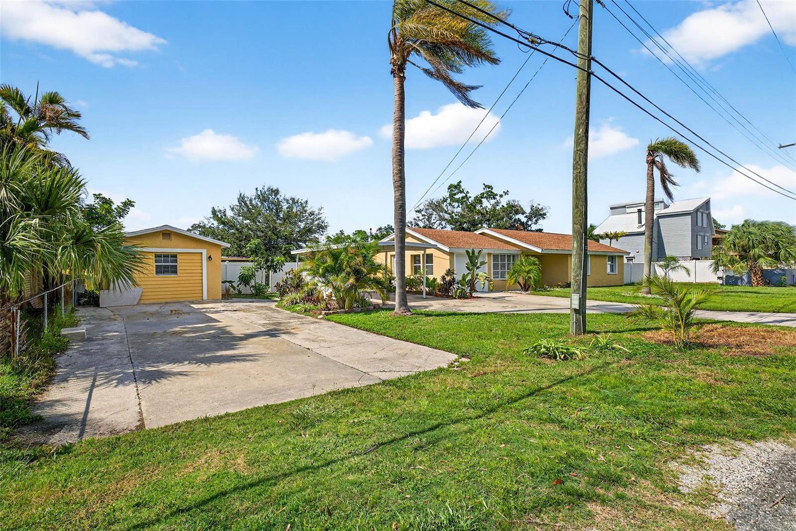 3225 W SHELL POINT RD, RUSKIN, FL, 33570