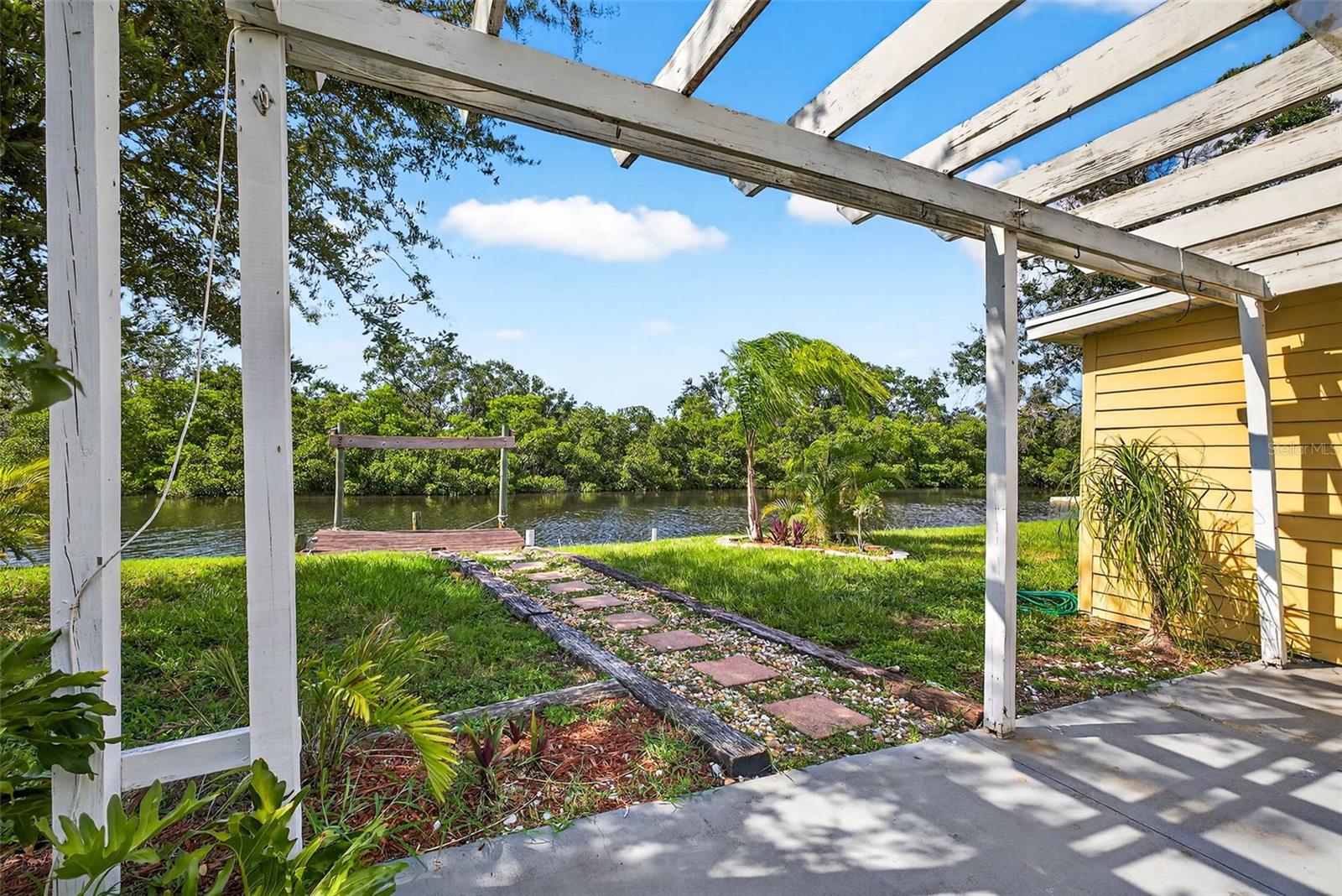 3225 W SHELL POINT RD, RUSKIN, FL, 33570