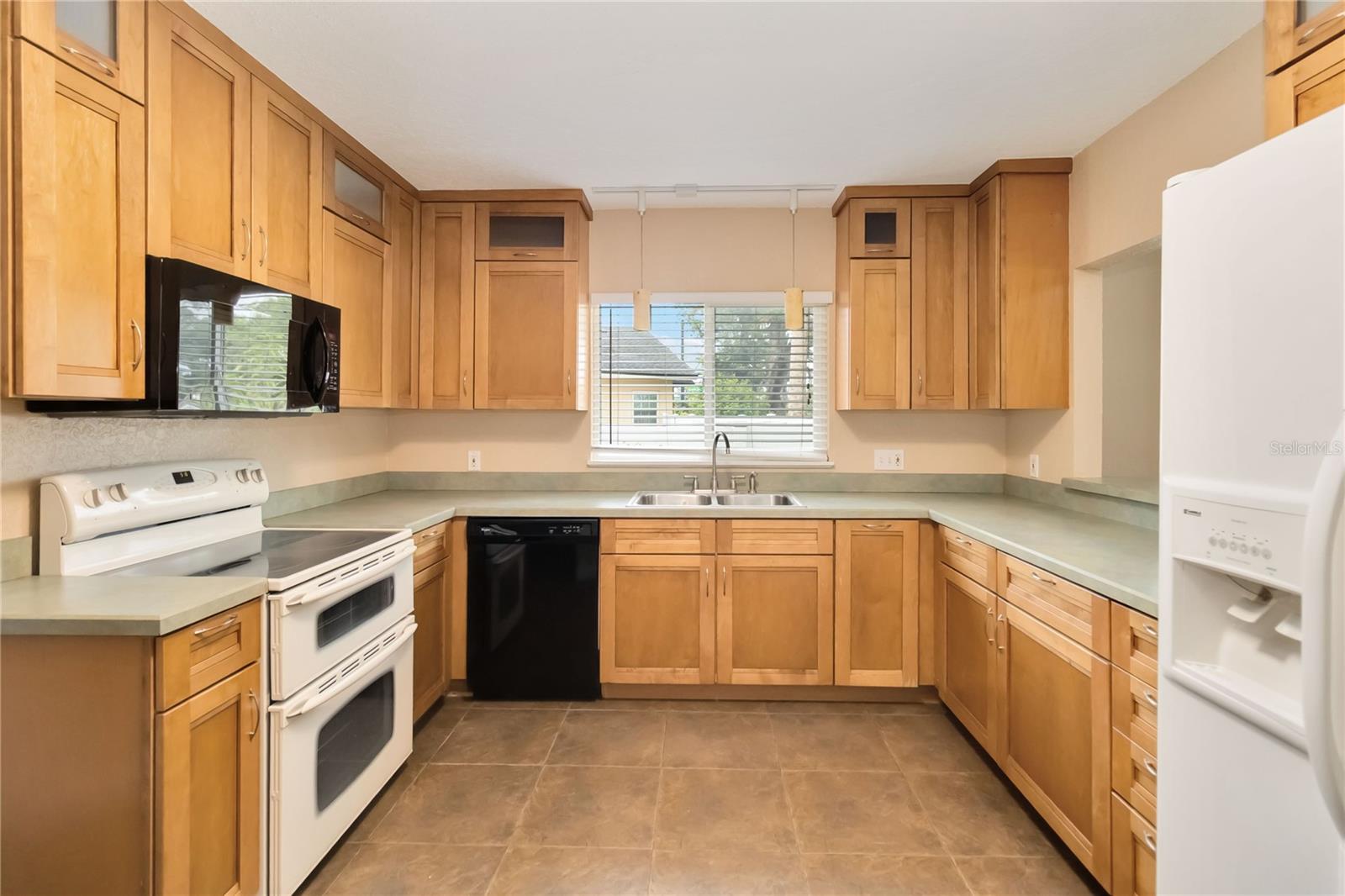 612 LAKESHORE BLVD, KISSIMMEE, FL, 34744