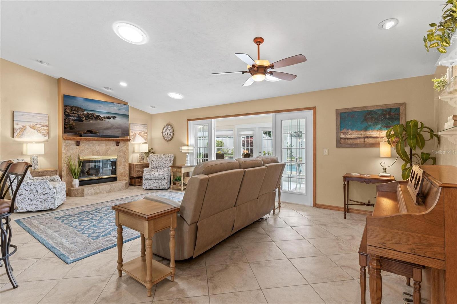 1414 COVE PL, TAVARES, FL, 32778