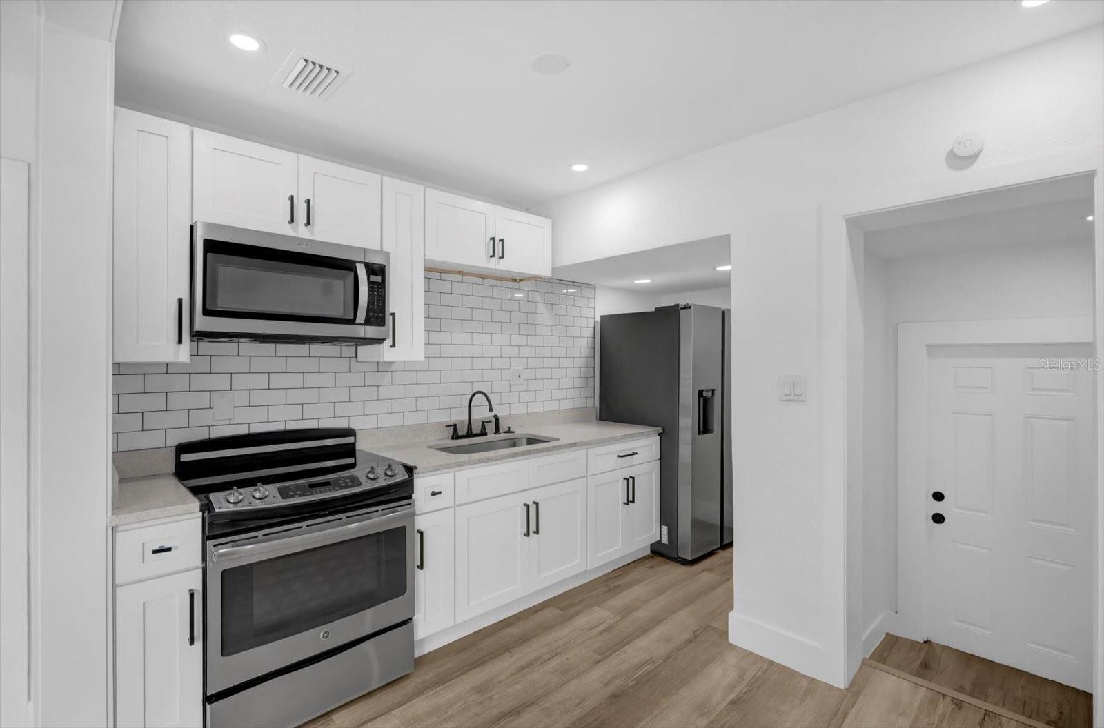 906 KENSINGTON DR, ORLANDO, FL, 32808