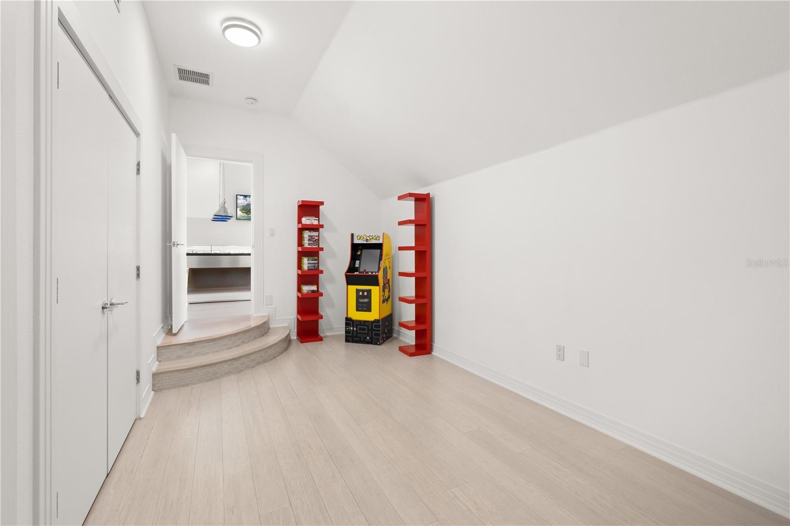 O6315245 Property Photo