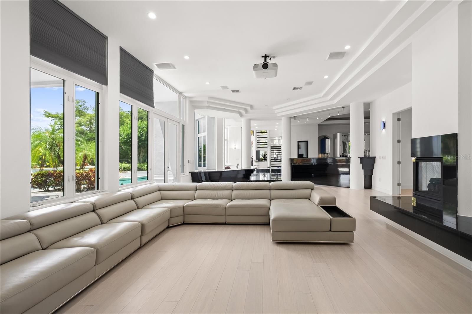 O6315245 Property Photo