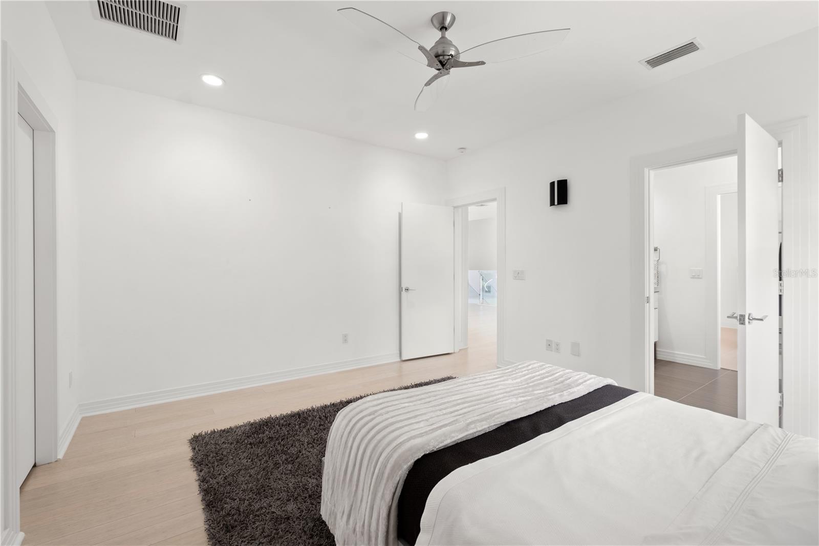 O6315245 Property Photo