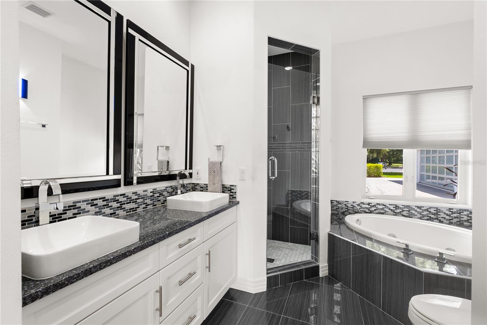 O6315245 Property Photo