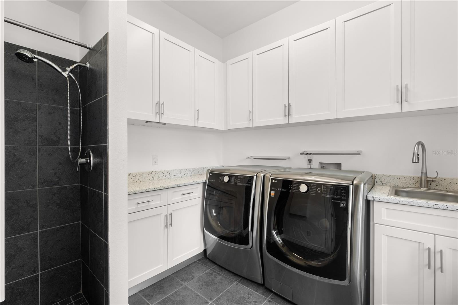 O6315245 Property Photo