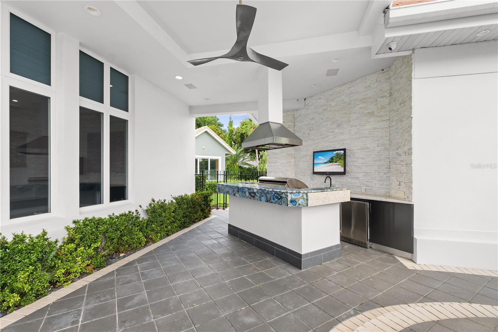 O6315245 Property Photo