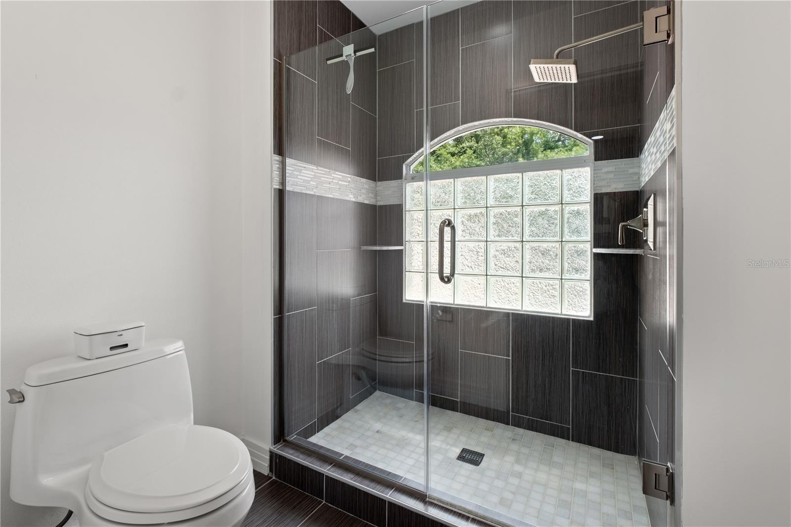 O6315245 Property Photo